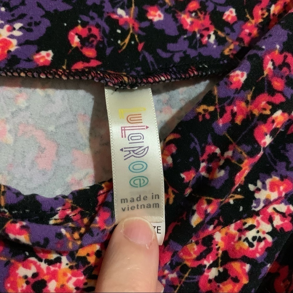 LuLaRoe Soft Knit Casual Purple Multicolor Floral Print Leggings. One Size - Picture 3 of 10